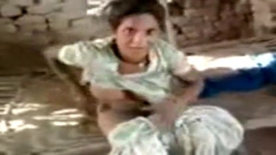 Salem gramathu biwi paduthu mulai kanbithu matter seigiraal